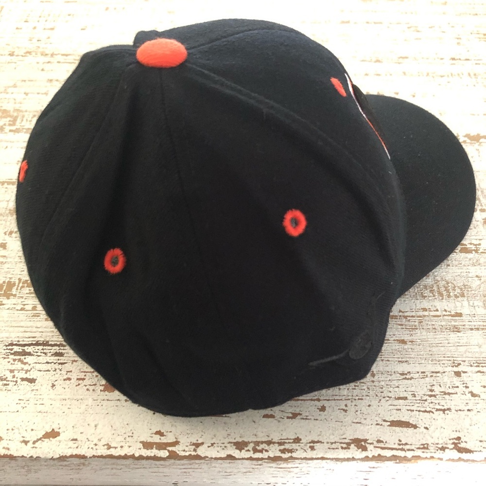 Fitted Black Miami Hurricanes Hat - Picture 2 of 3